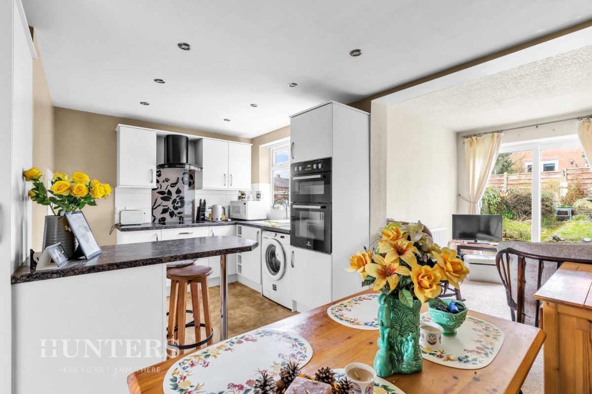 College Avenue, Oldham