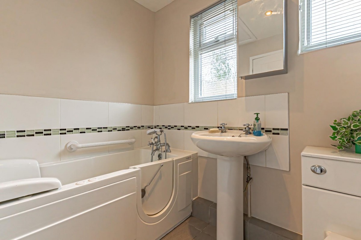 Leighton Road, Wingrave, Aylesbury