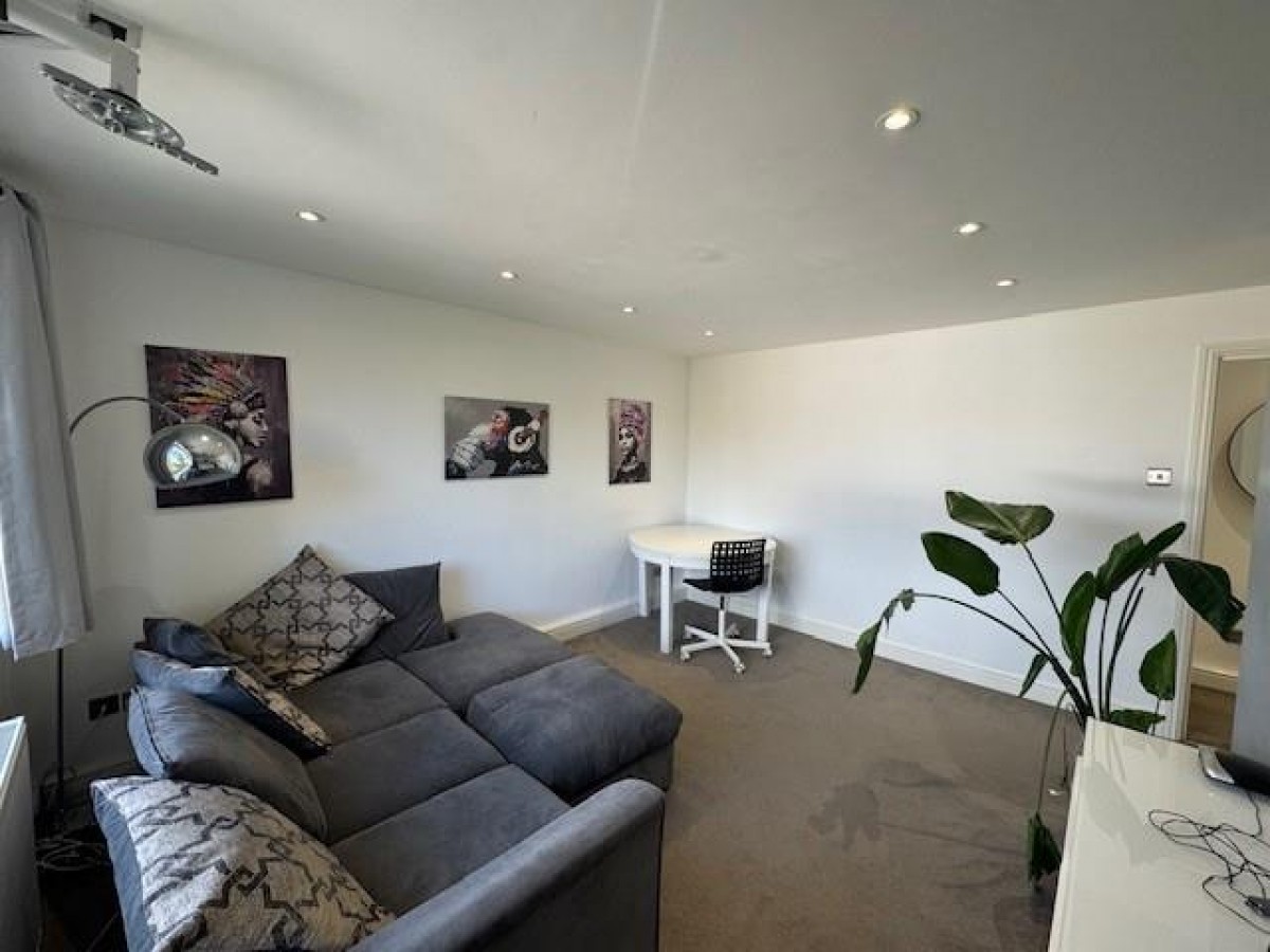 Nicola Close, Harrow