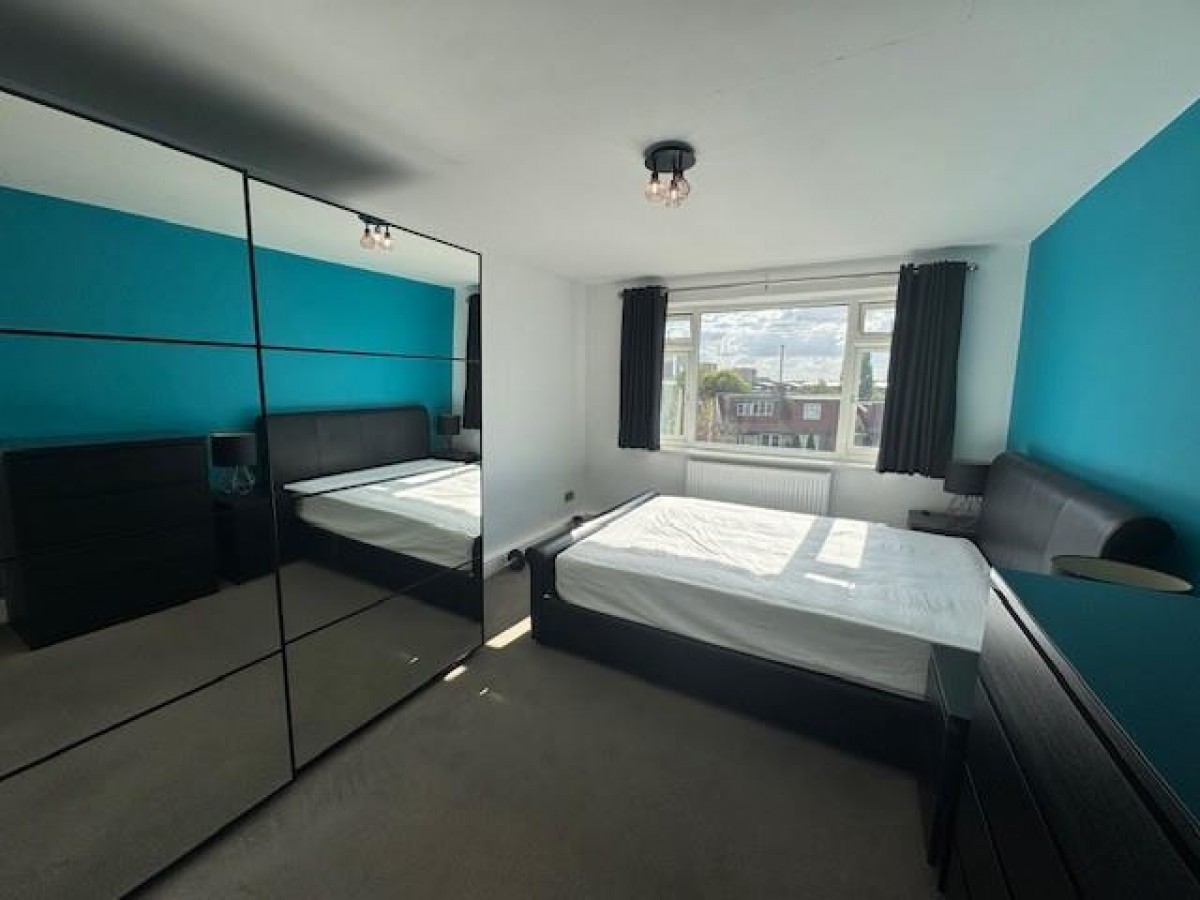 Nicola Close, Harrow