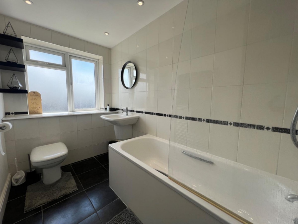 Nicola Close, Harrow