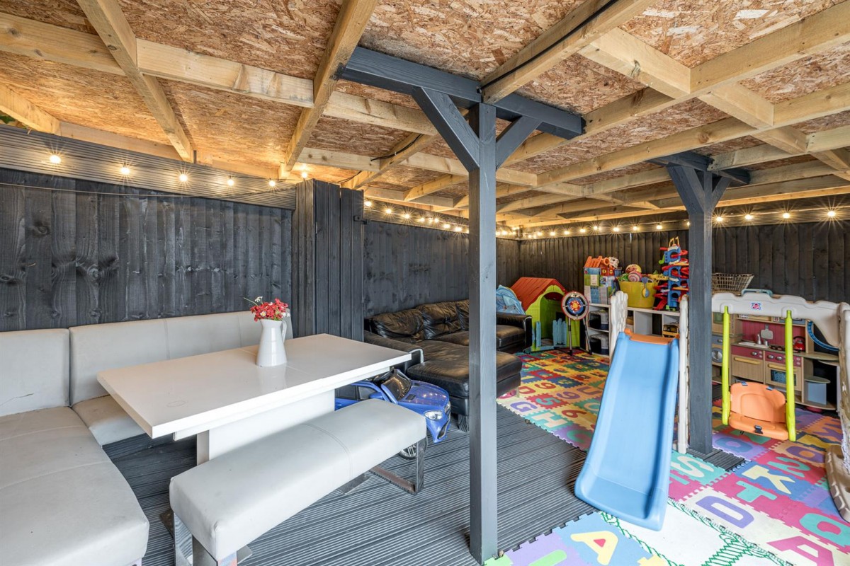 Lightwoods Road, Stourbridge, DY9 0TR