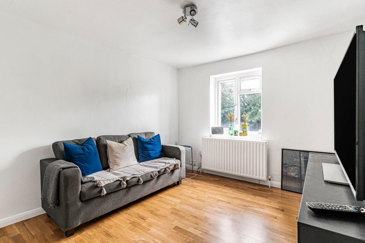 Warner Road, London, SE5