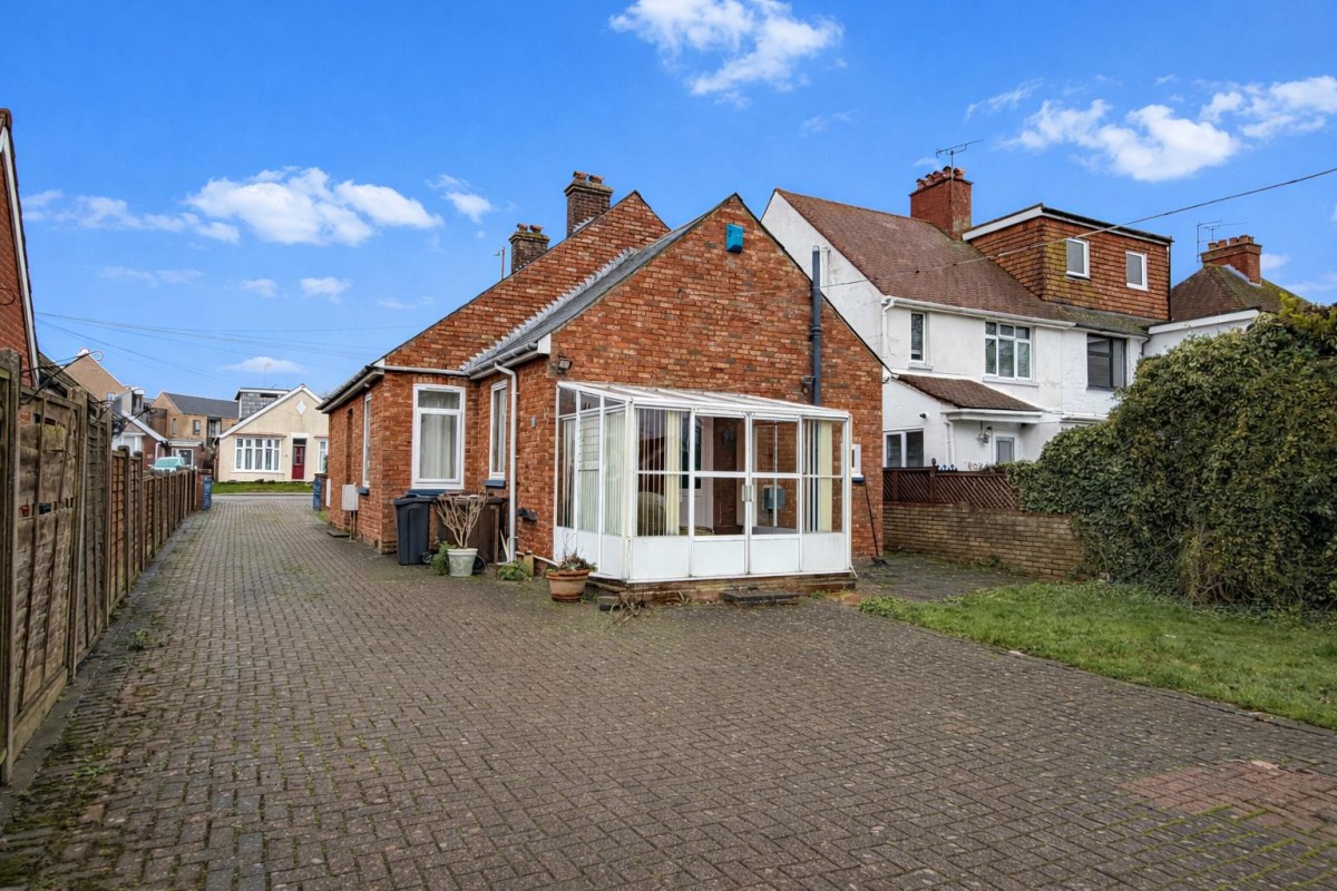 Kingsnorth Road, Ashford