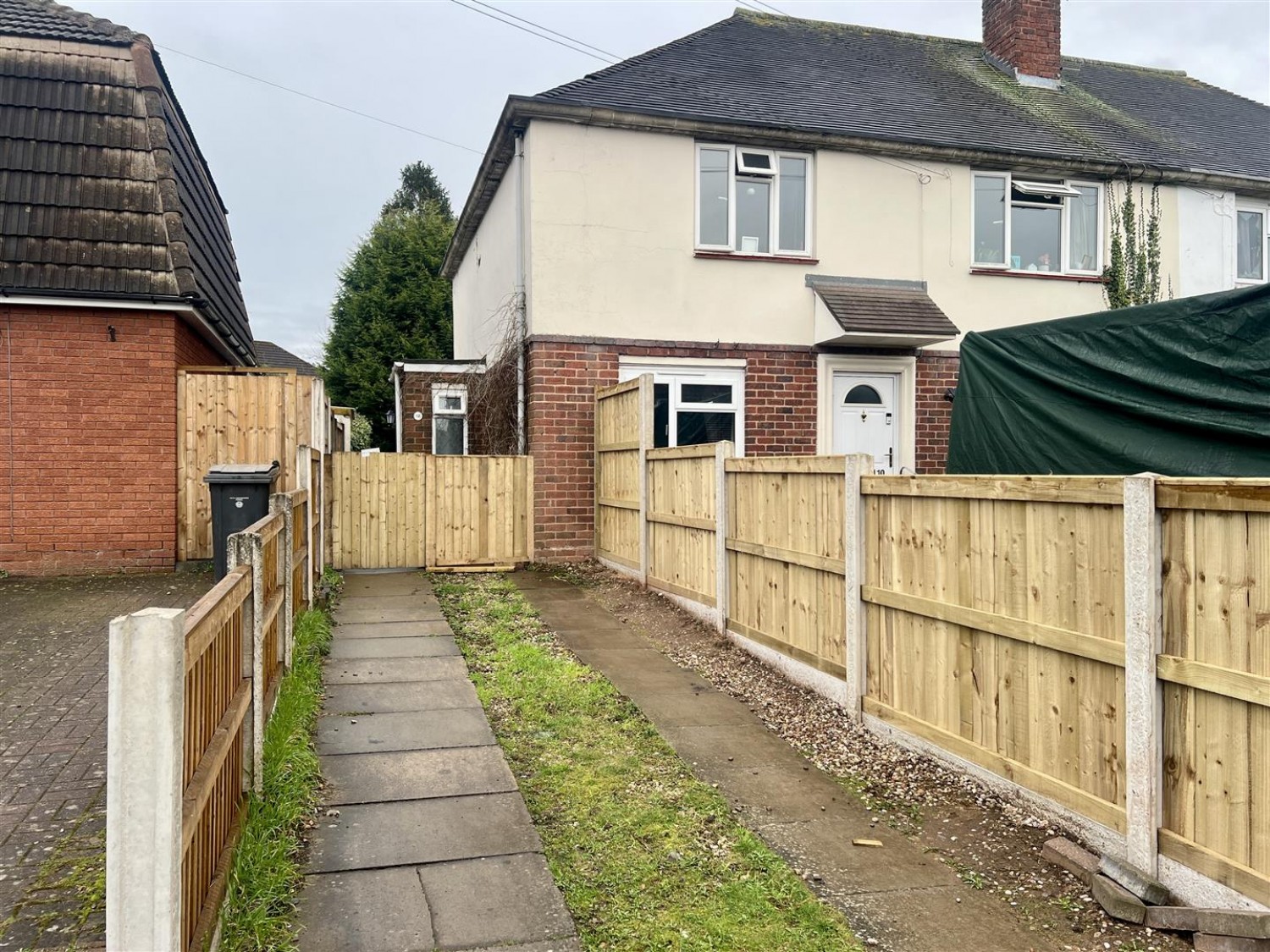 Woodhill Drive, Wombourne, Wolverhampton, WV5 0DN