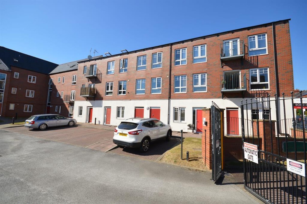 The Studios, School Board Lane, Brampton, Chesterfield, S40 1BQ