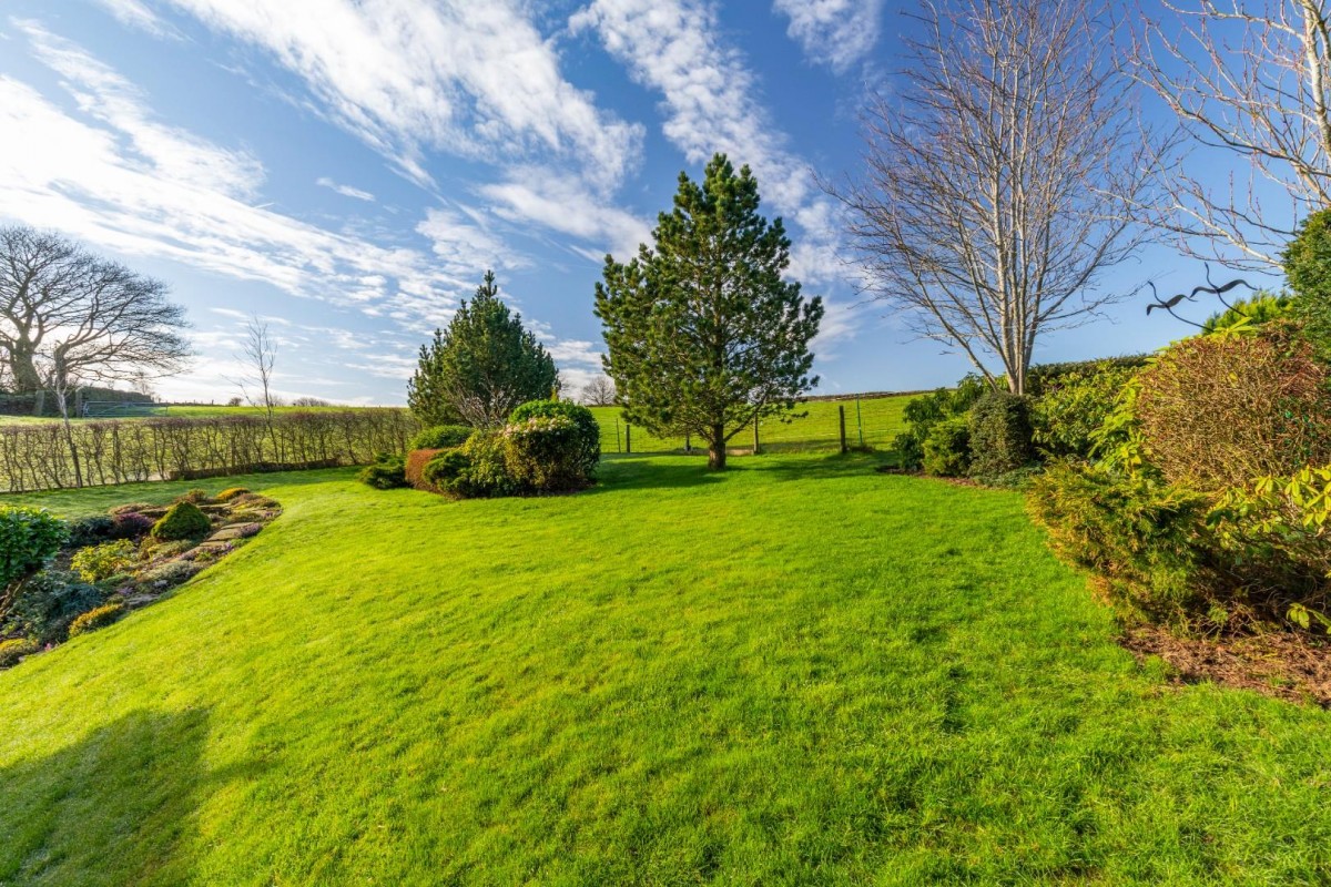 Brown Springs Lane, Oakworth, Keighley