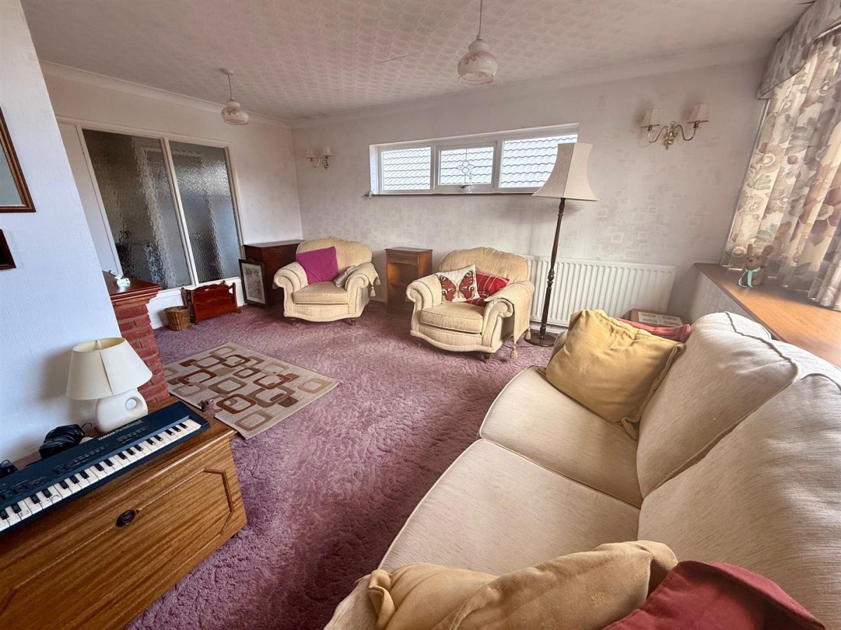 Ranleigh Avenue, Kingswinford, DY6 8PY