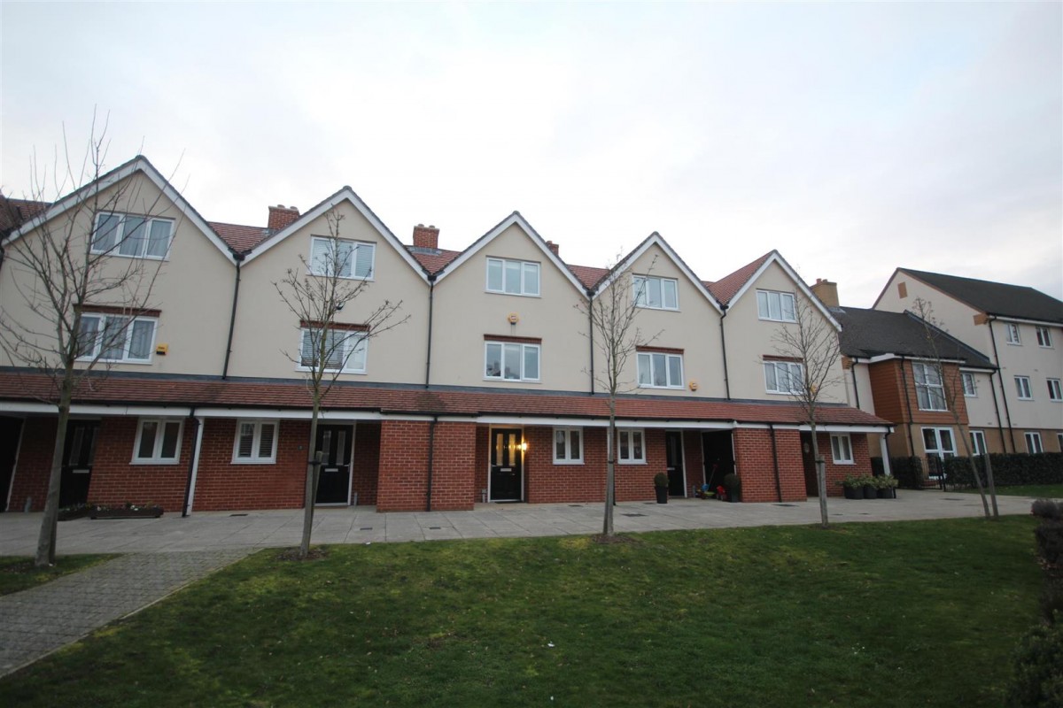 Fremantle Waye, Hayes, Middlesex, UB3 2FX