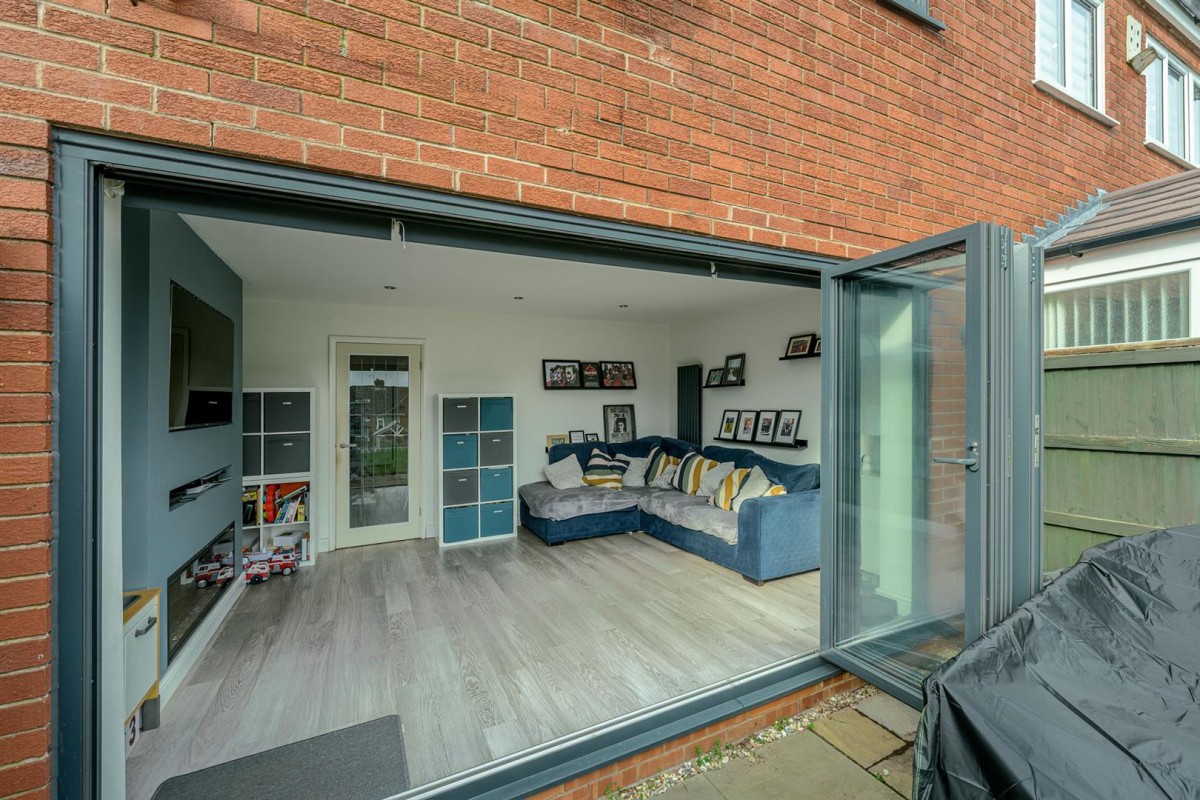 Bromley, Brierley Hill, DY5 4PJ