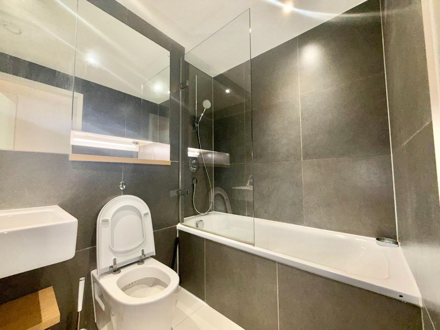 Vantage Building, Station Approach, Hayes