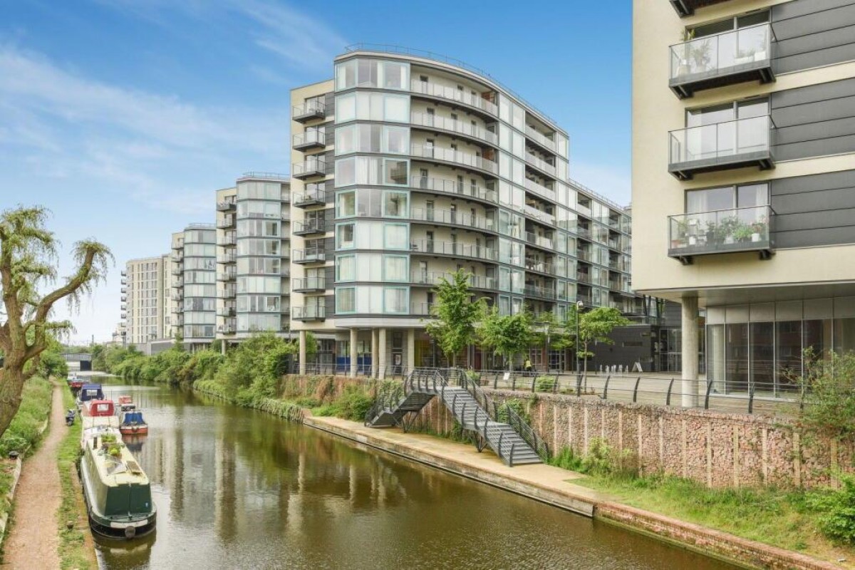 Vantage Building, Station Approach, Hayes