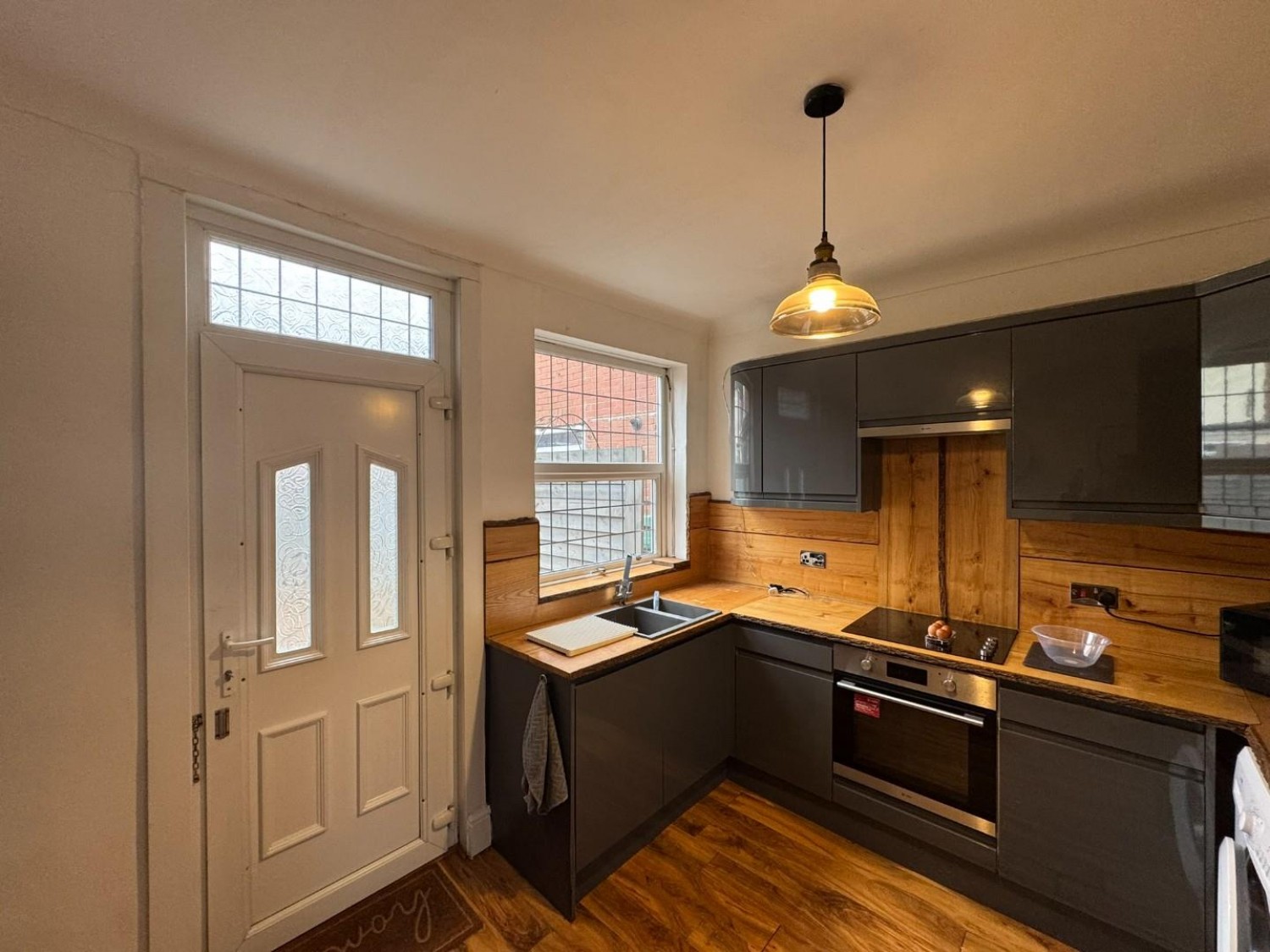 Ivy Street, Featherstone