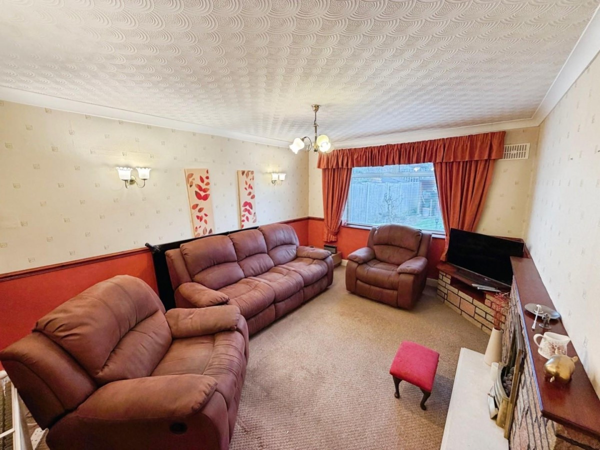 Kronsbec Avenue, Little Sutton