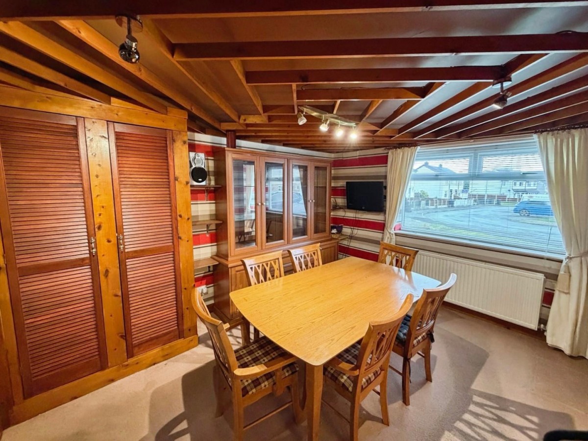 Kronsbec Avenue, Little Sutton