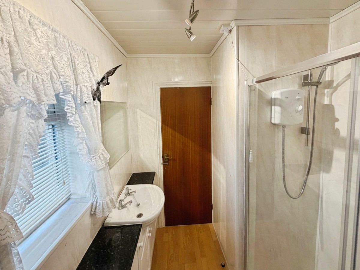 Kronsbec Avenue, Little Sutton