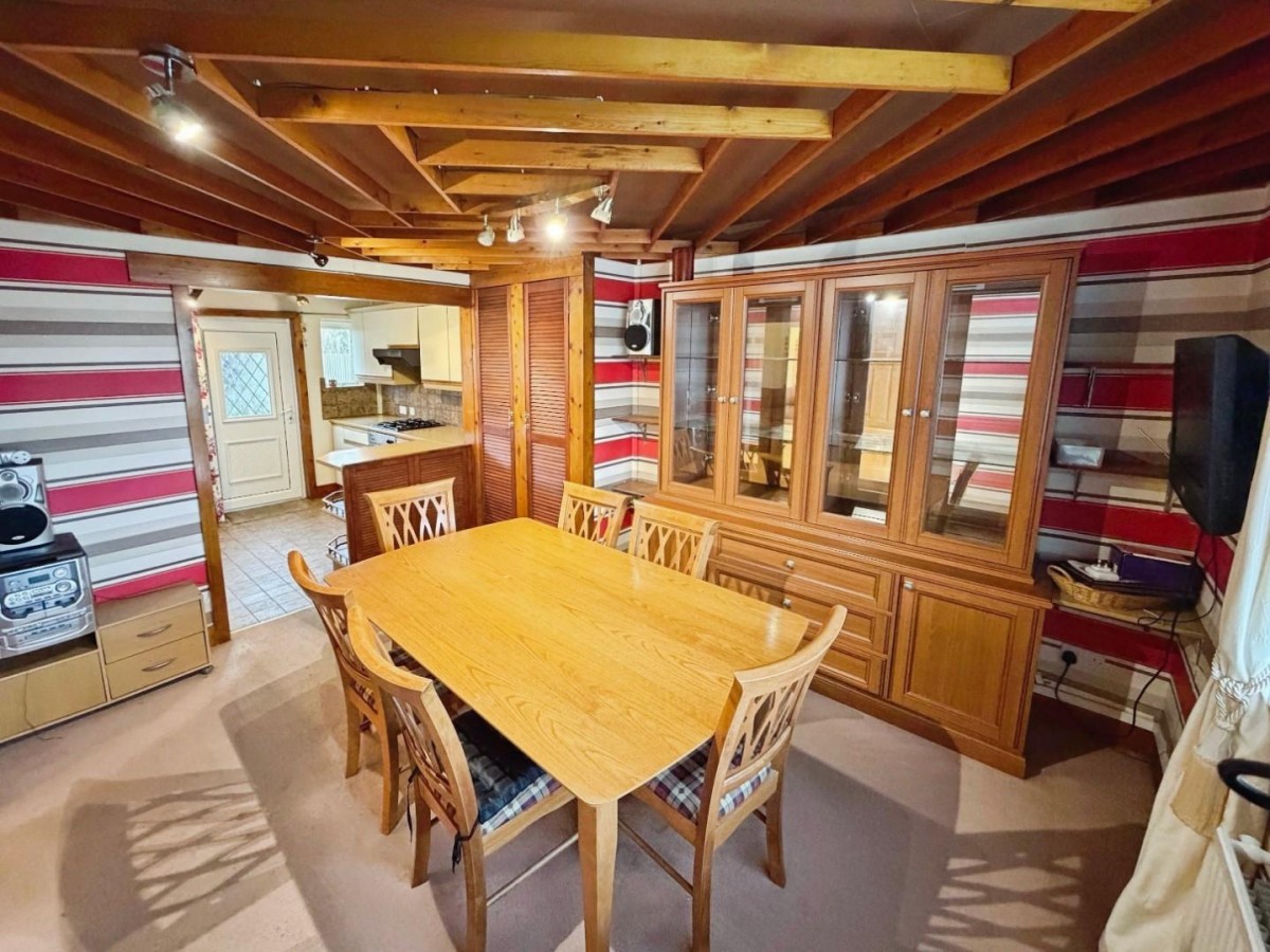 Kronsbec Avenue, Little Sutton