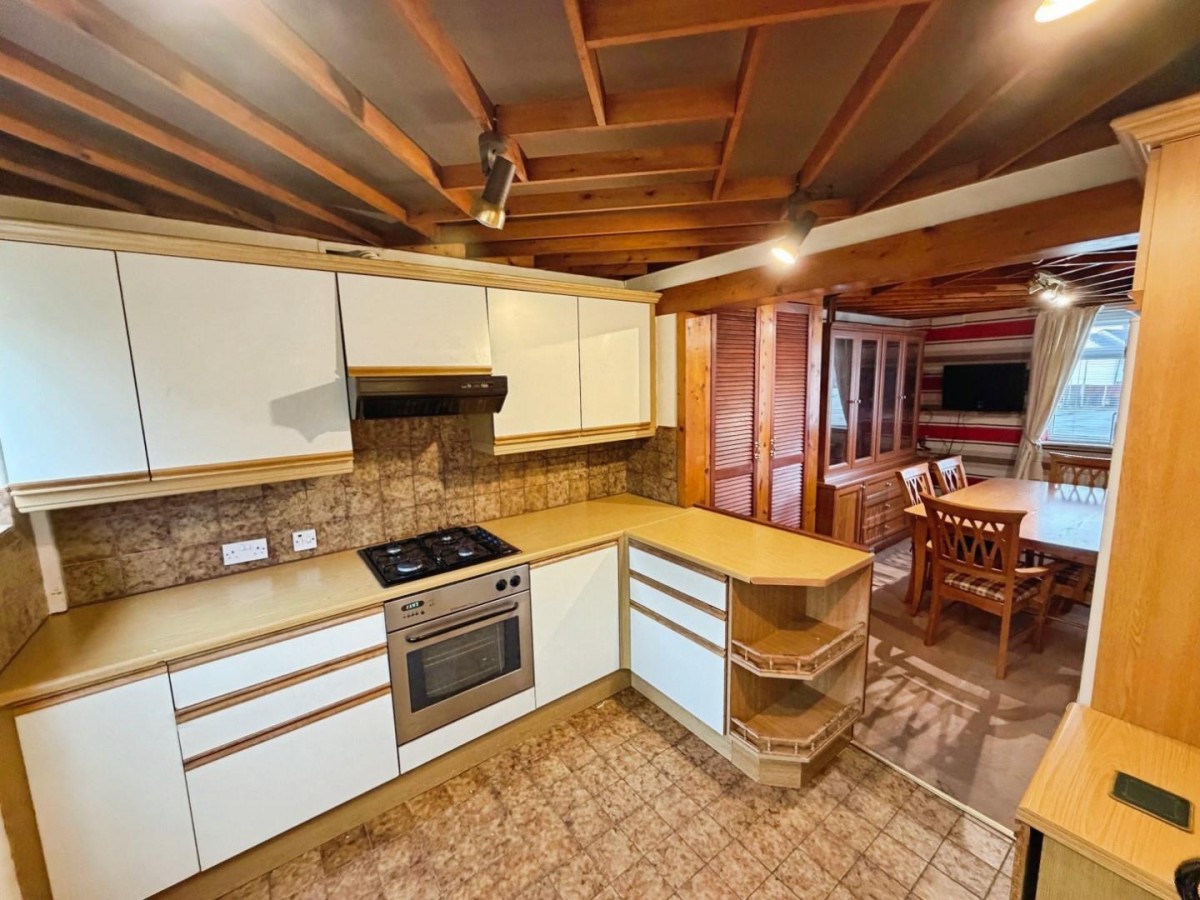 Kronsbec Avenue, Little Sutton