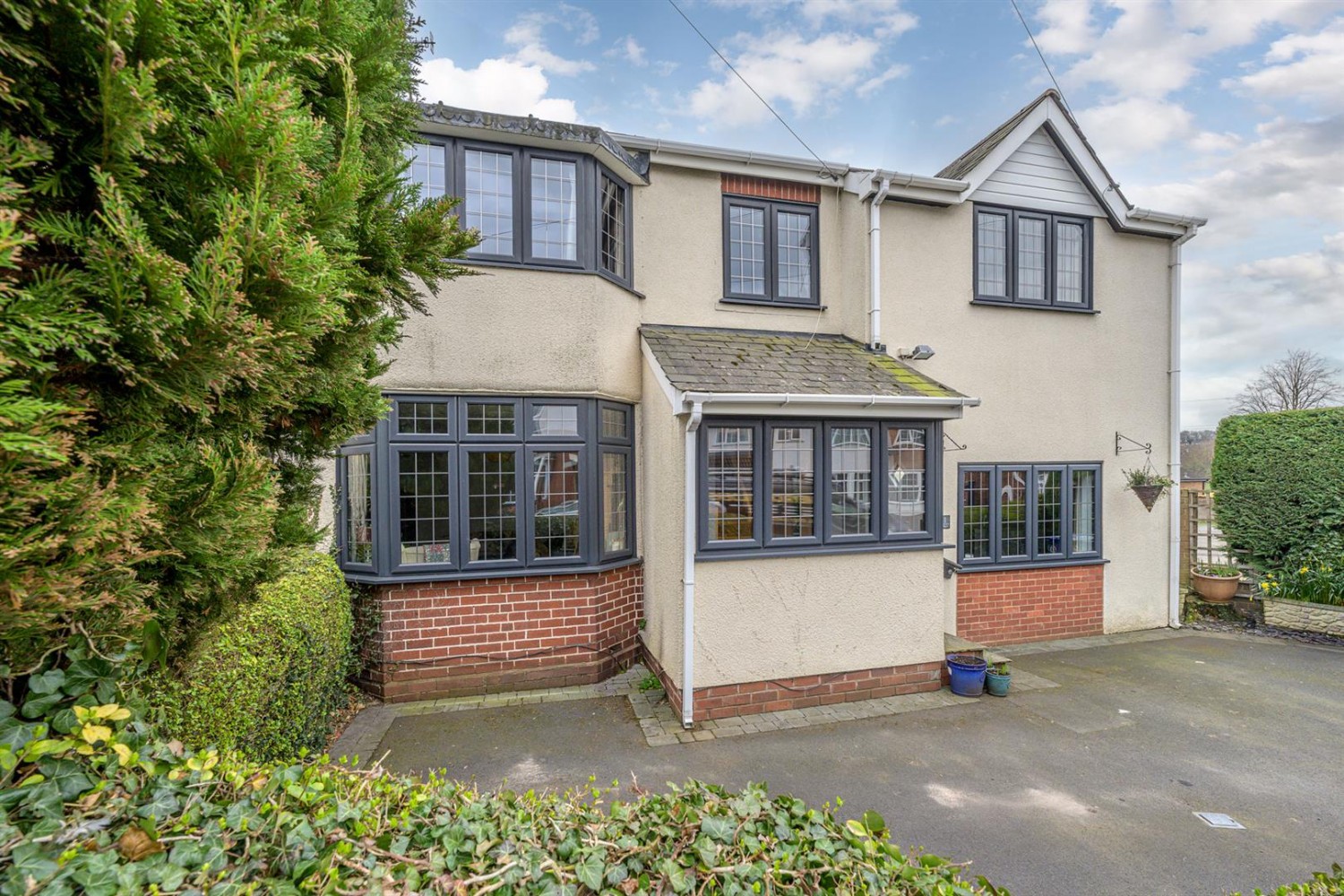 Lawnswood Road, Stourbridge, DY8 5PH