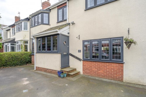 Lawnswood Road, Stourbridge, DY8 5PH