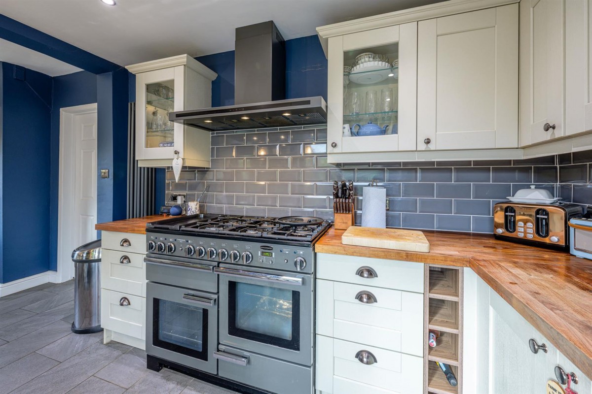 Lawnswood Road, Stourbridge, DY8 5PH