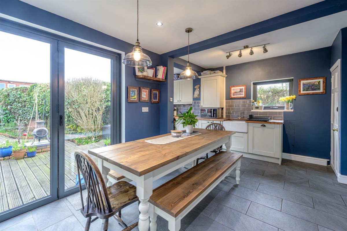 Lawnswood Road, Stourbridge, DY8 5PH
