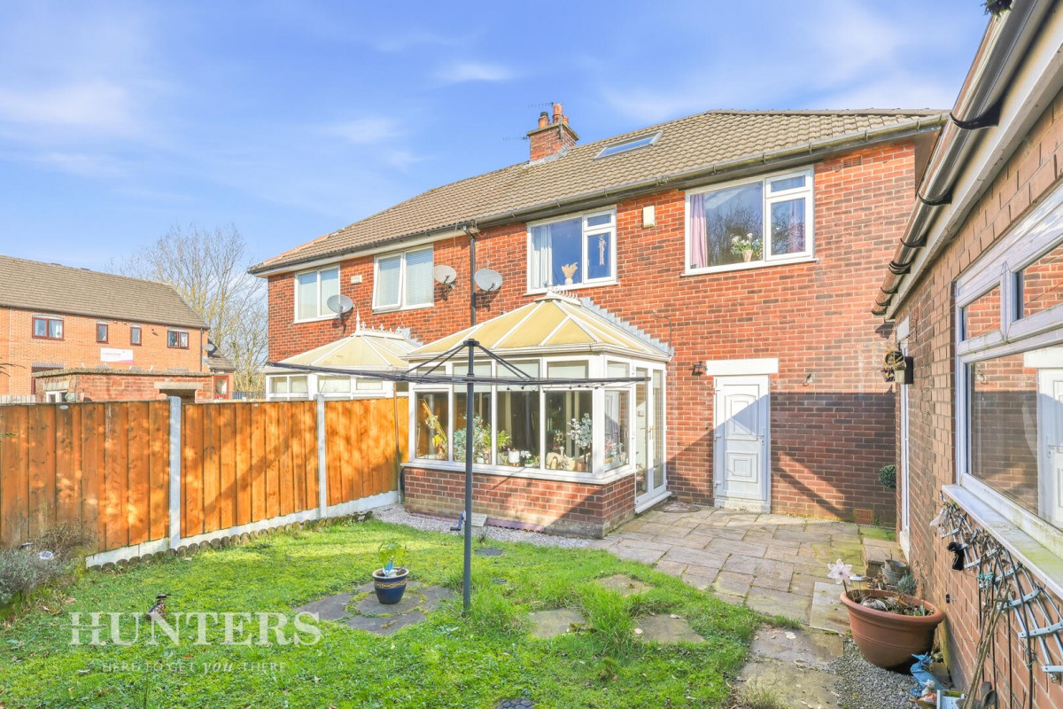 Cleggswood Avenue, Hollingworth Lake OL15 0DE