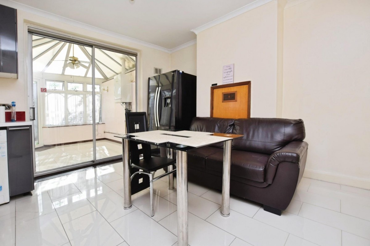 Bishops Avenue, Romford, RM6