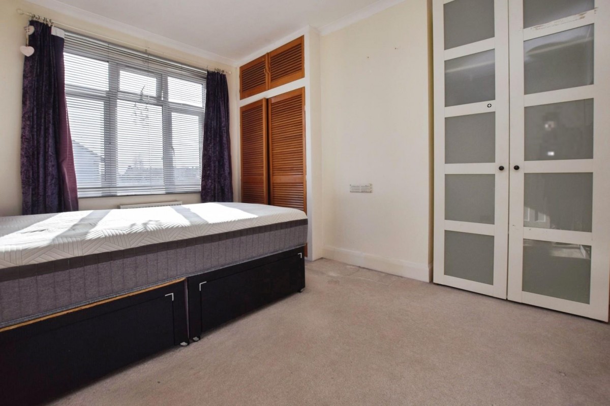 Bishops Avenue, Romford, RM6