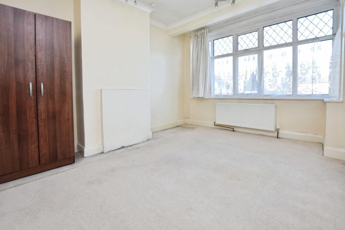 Bishops Avenue, Romford, RM6