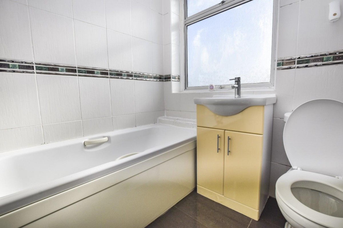 Bishops Avenue, Romford, RM6