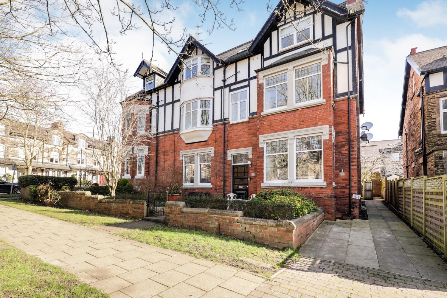 2 bedroom Flat for sale in Alexandra Road, Harrogate, North Yorkshire