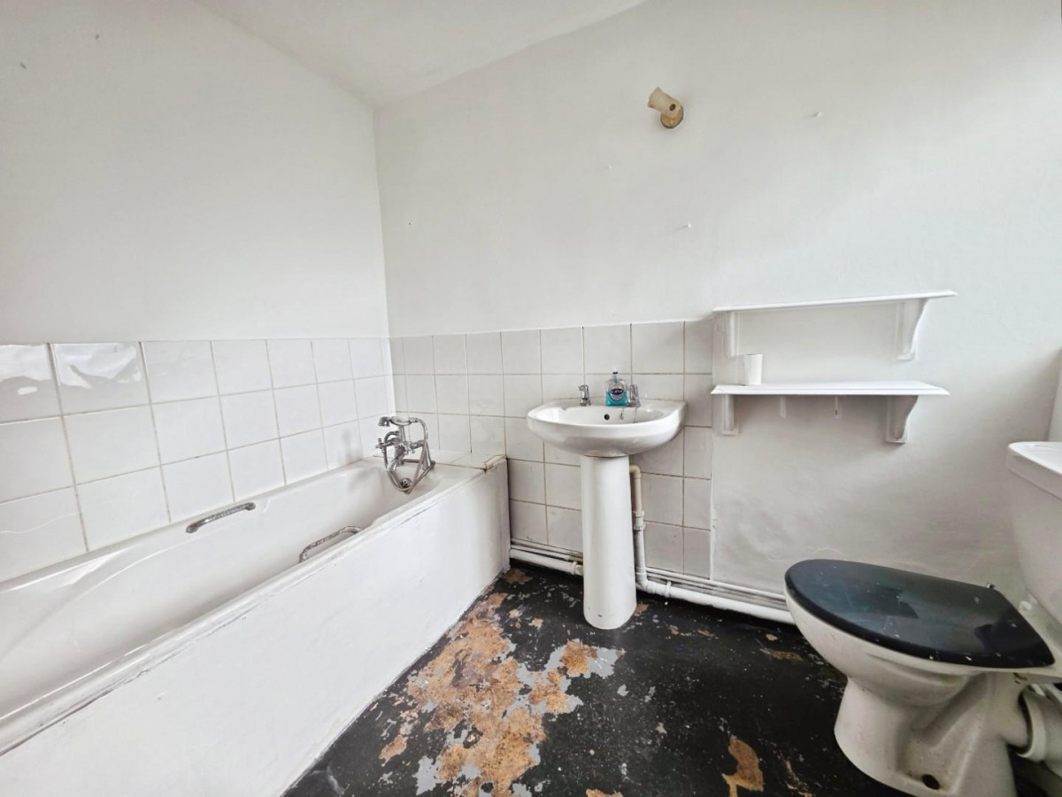 Lower Leazes, Stroud