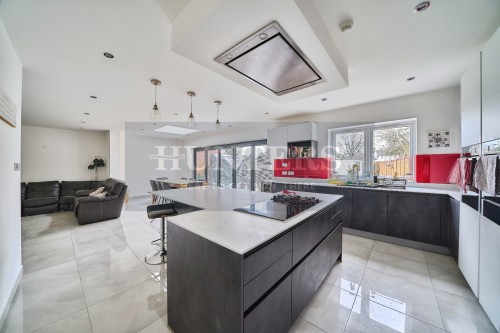 Pinner Park Avenue, Harrow