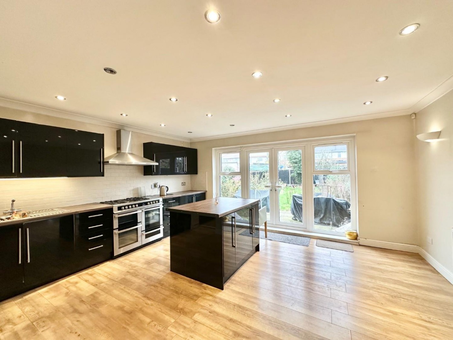 Kingshill Avenue, Northolt