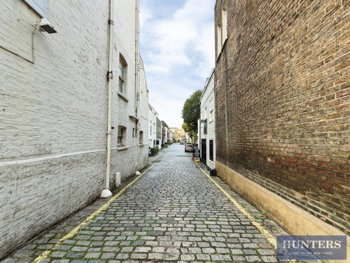 Montagu Mews West, London