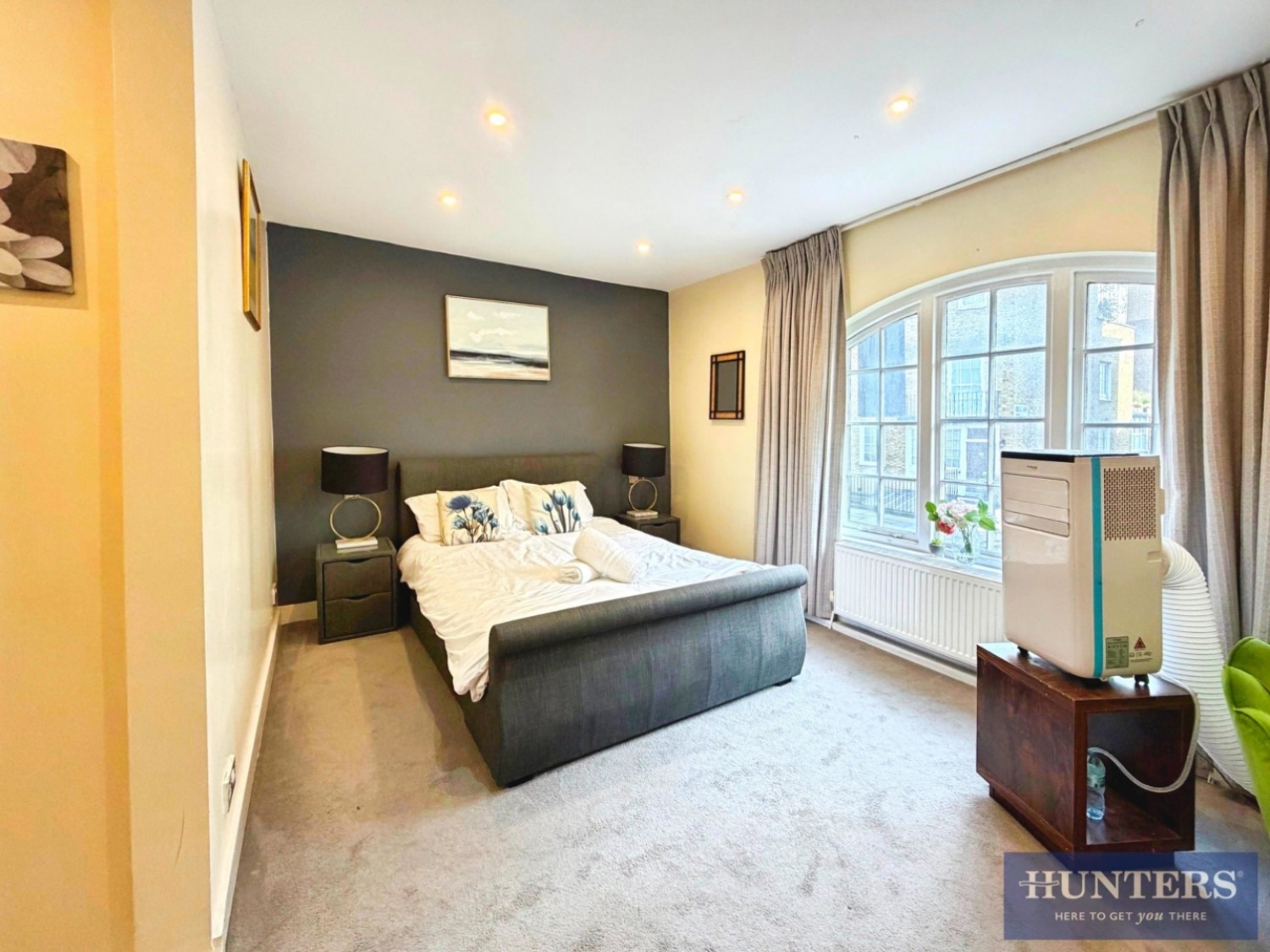 Montagu Mews West, London