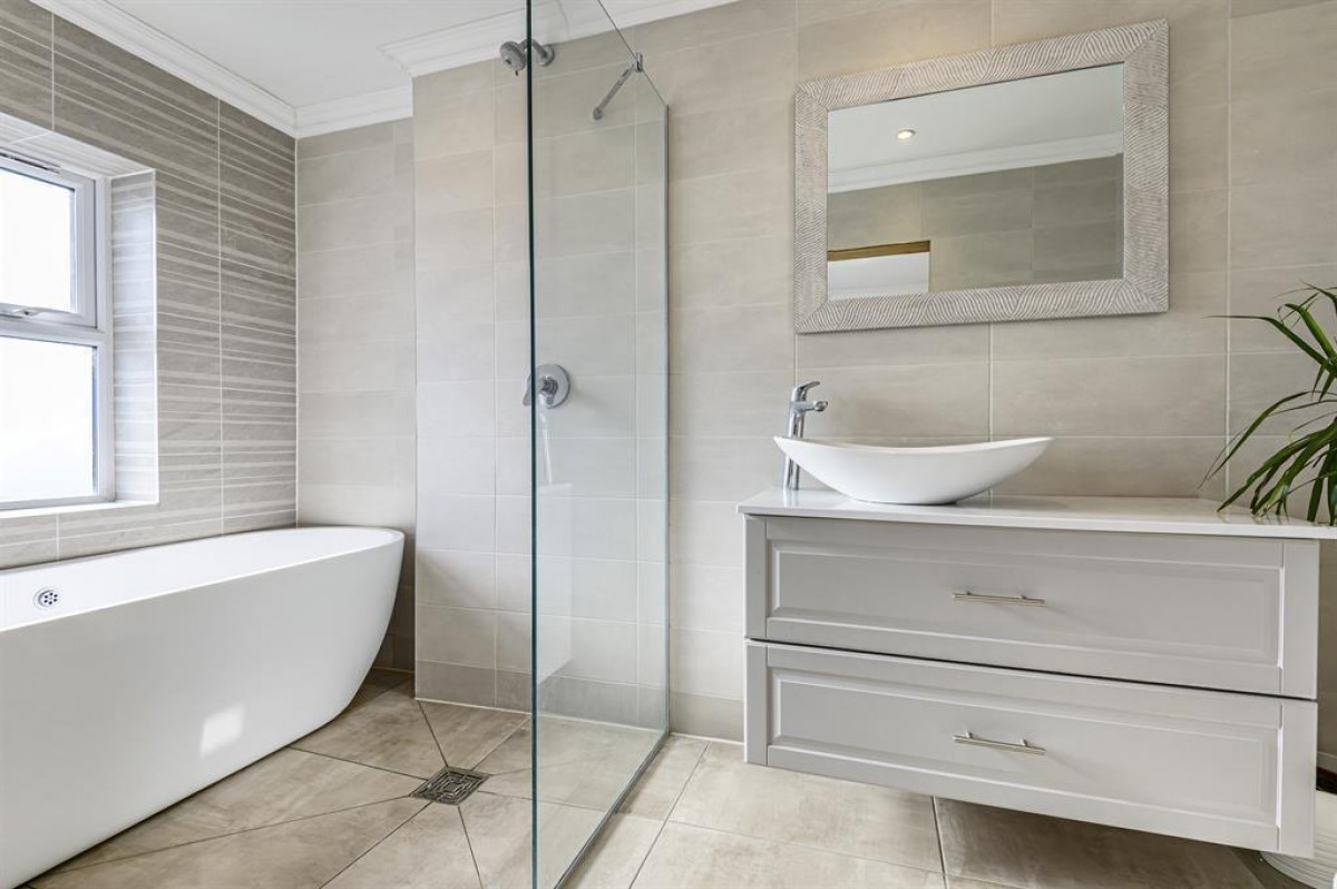 Cuxton Road, Rochester, ME2 2NJ