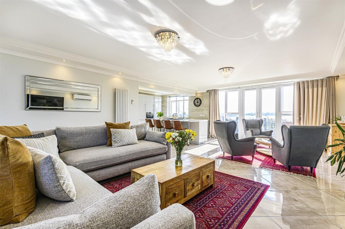 Cuxton Road, Rochester, ME2 2NJ