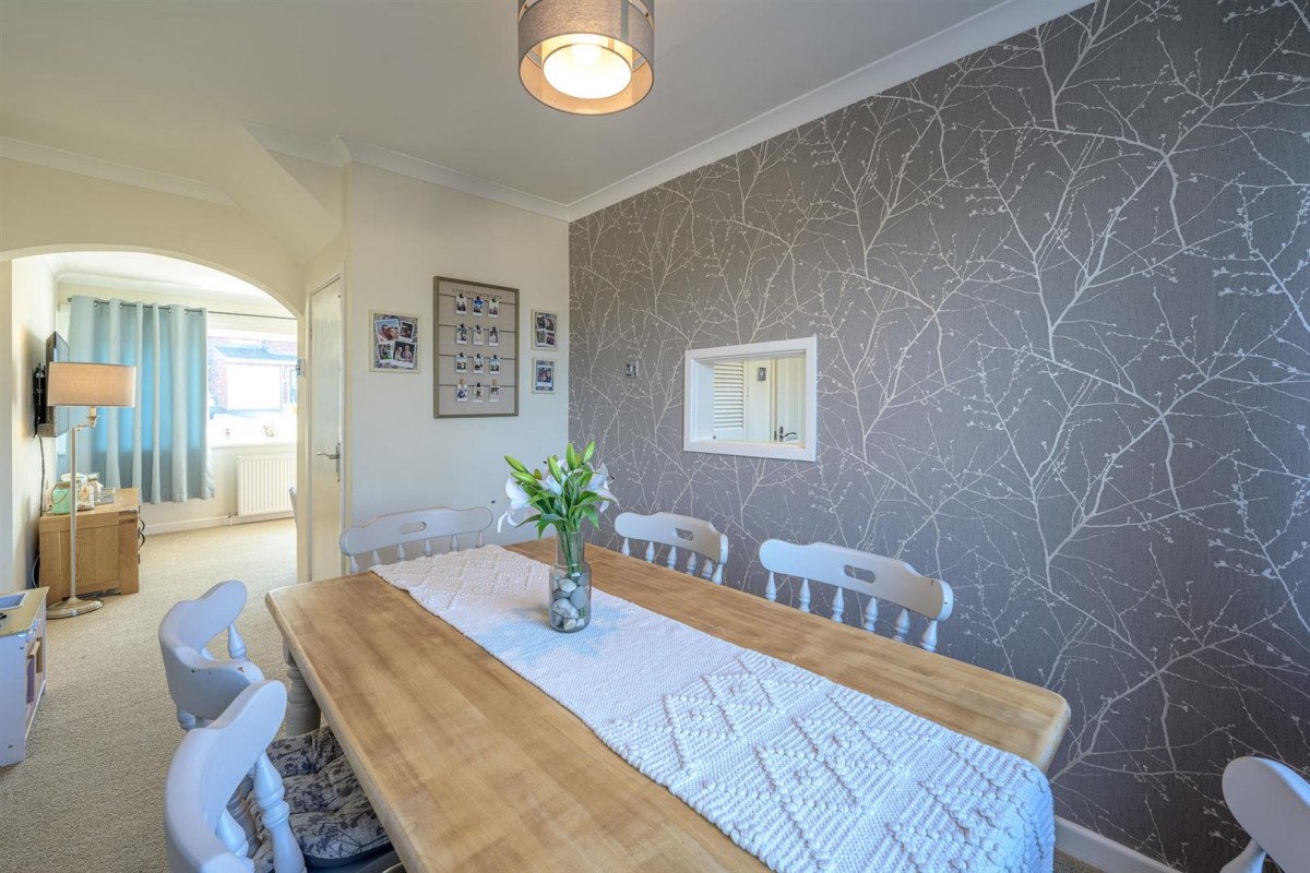 Woodstock Drive, Stourbridge, DY8 5HY