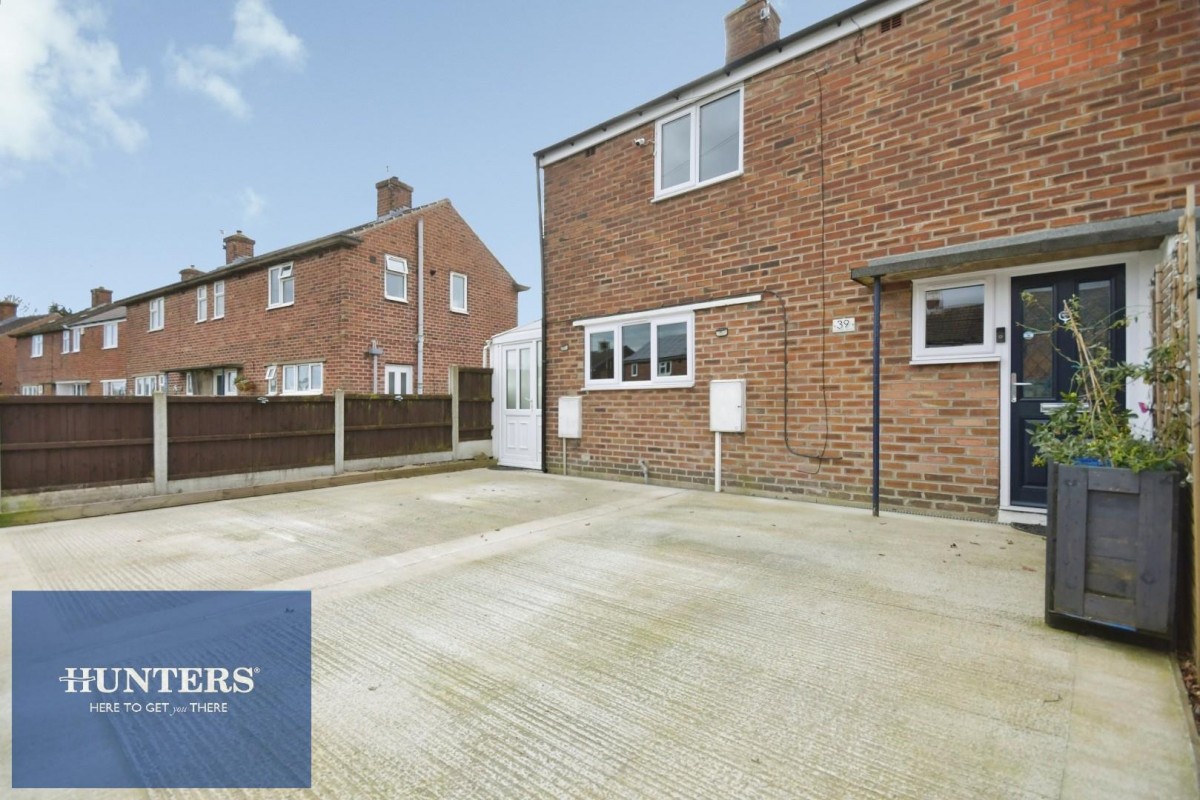 Summerfield Crescent, Brimington, Chesterfield, S43 1EZ