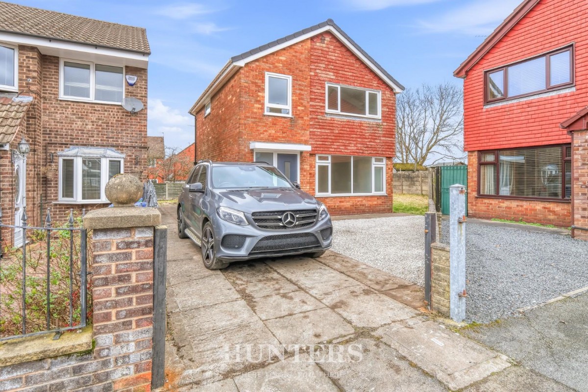 Arnold Drive, Middleton, M24