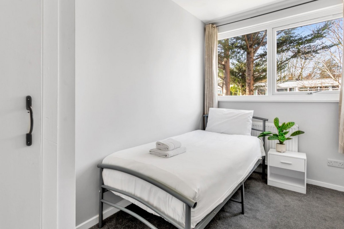 Elton Place, London, N16