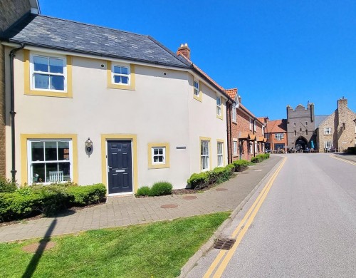 Sunrise Drive, Moor Road, The Bay