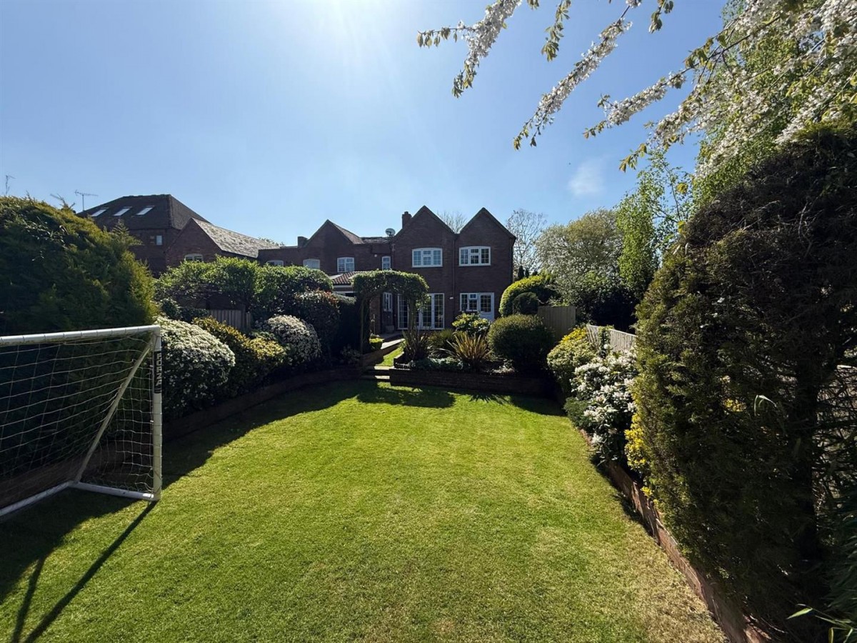 High House, Middlefield Lane, Hagley, DY9 0PY