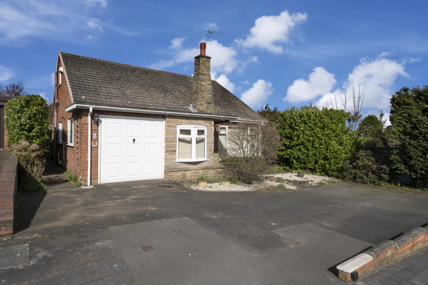 White Oak Drive, Kingswinford, DY6 9QN