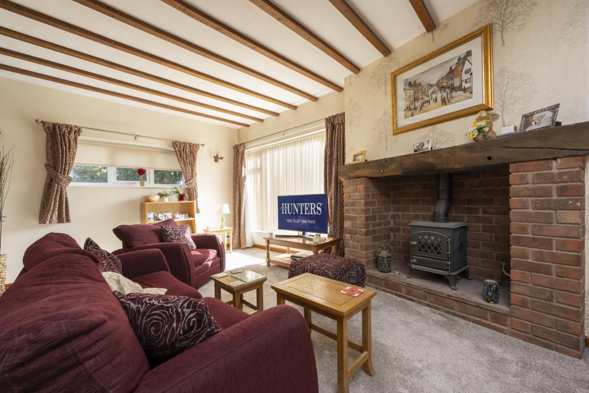 White Oak Drive, Kingswinford, DY6 9QN