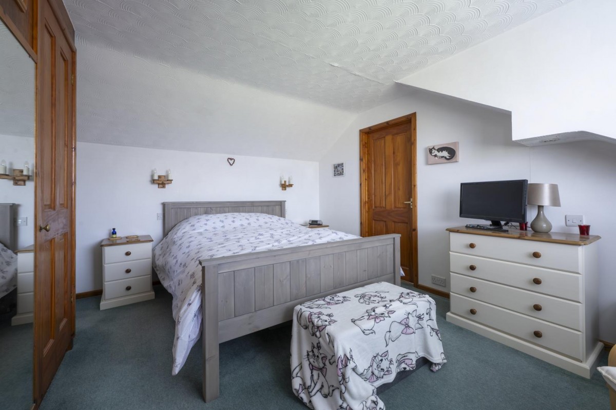 White Oak Drive, Kingswinford, DY6 9QN