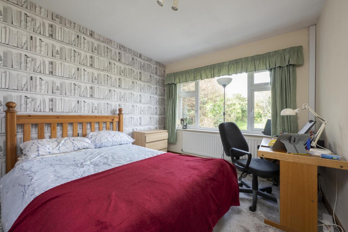 White Oak Drive, Kingswinford, DY6 9QN