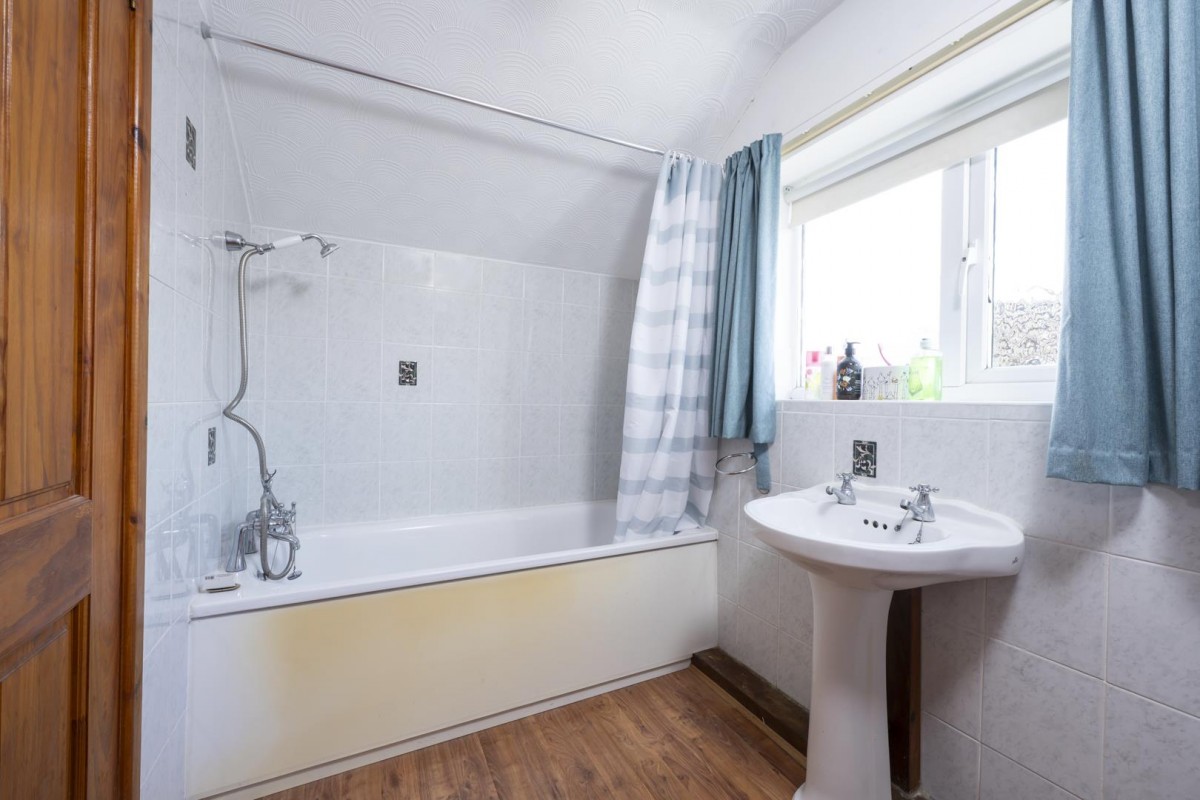 White Oak Drive, Kingswinford, DY6 9QN